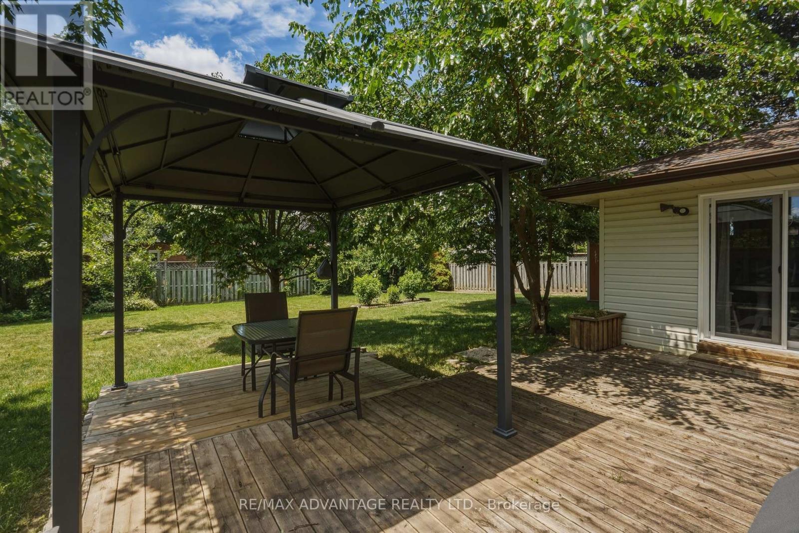 120 CHAMPLAIN CRESCENT - 39