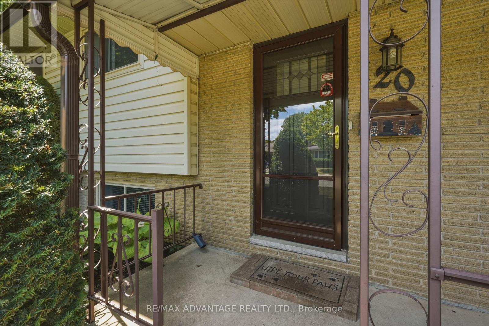 120 CHAMPLAIN CRESCENT - 4
