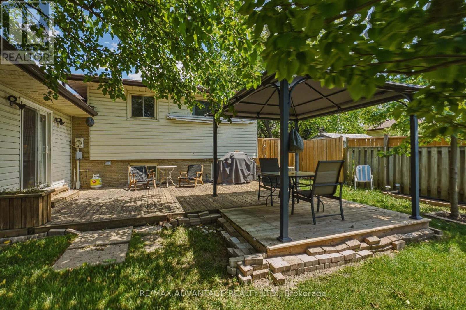 120 CHAMPLAIN CRESCENT - 40