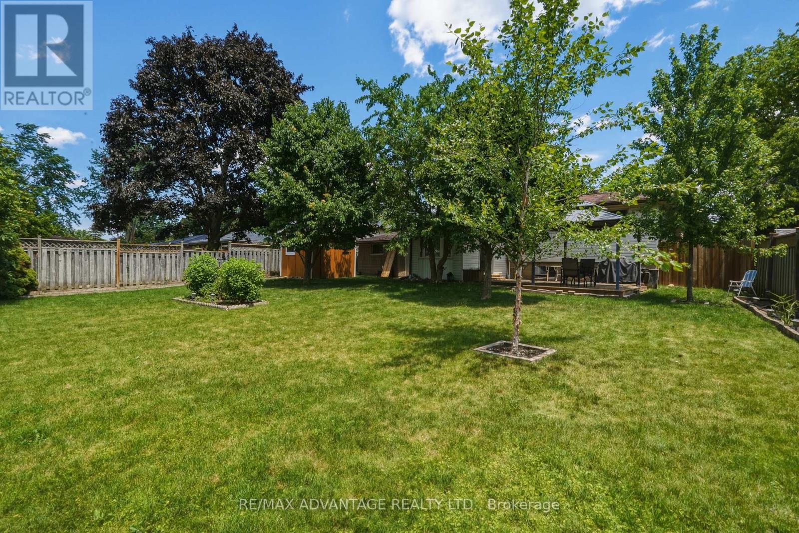 120 CHAMPLAIN CRESCENT - 44