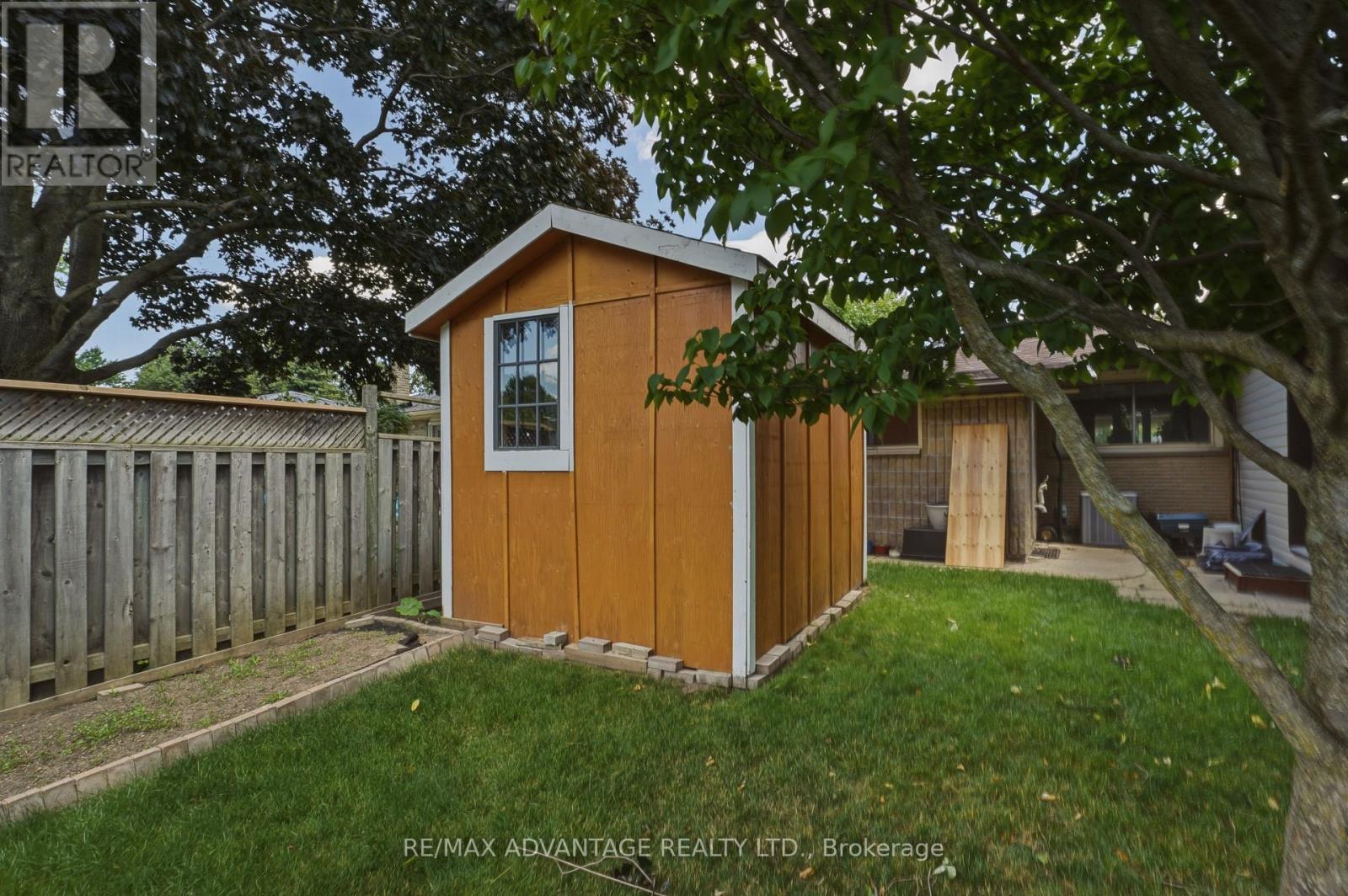 120 CHAMPLAIN CRESCENT - 46