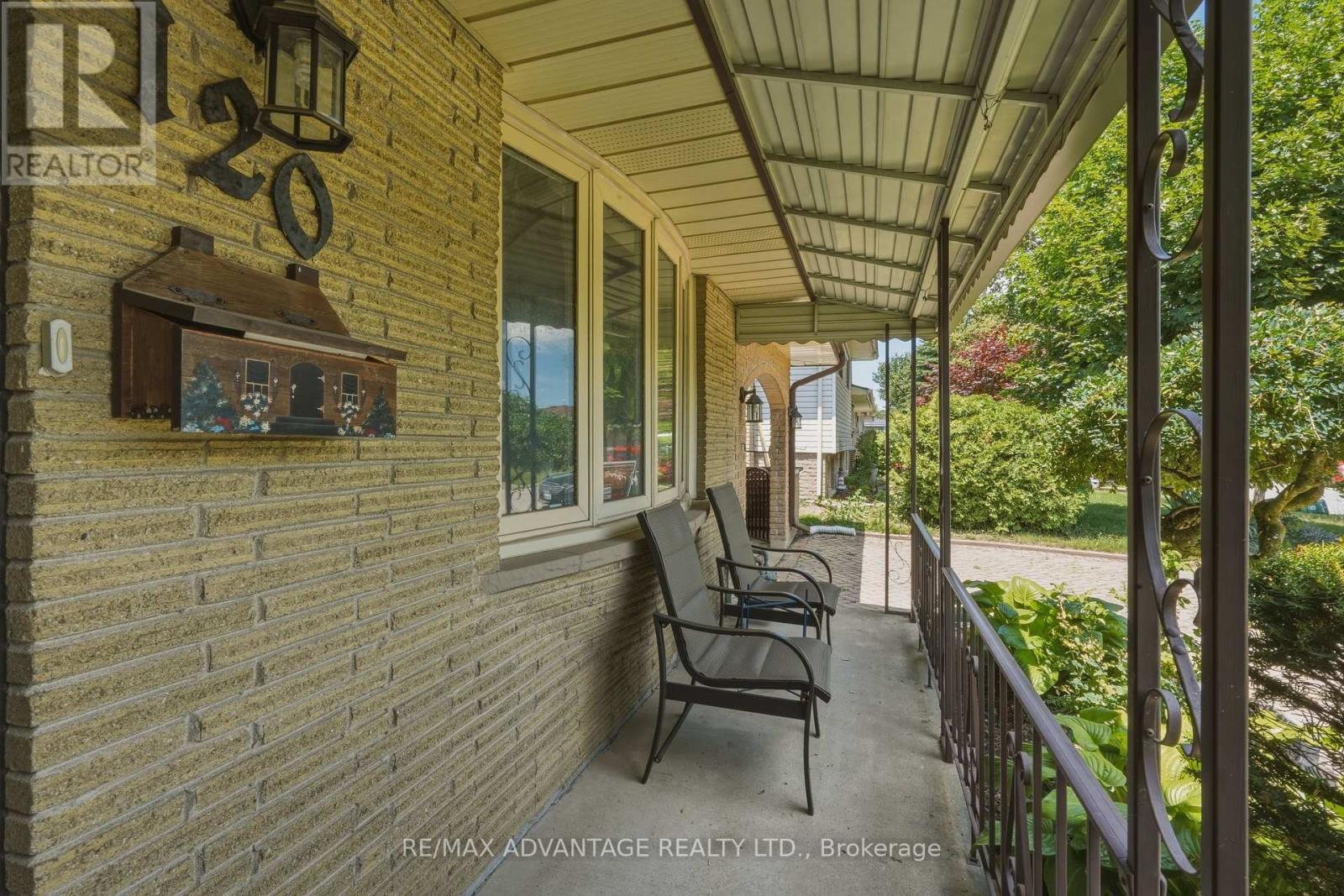 120 CHAMPLAIN CRESCENT - 5