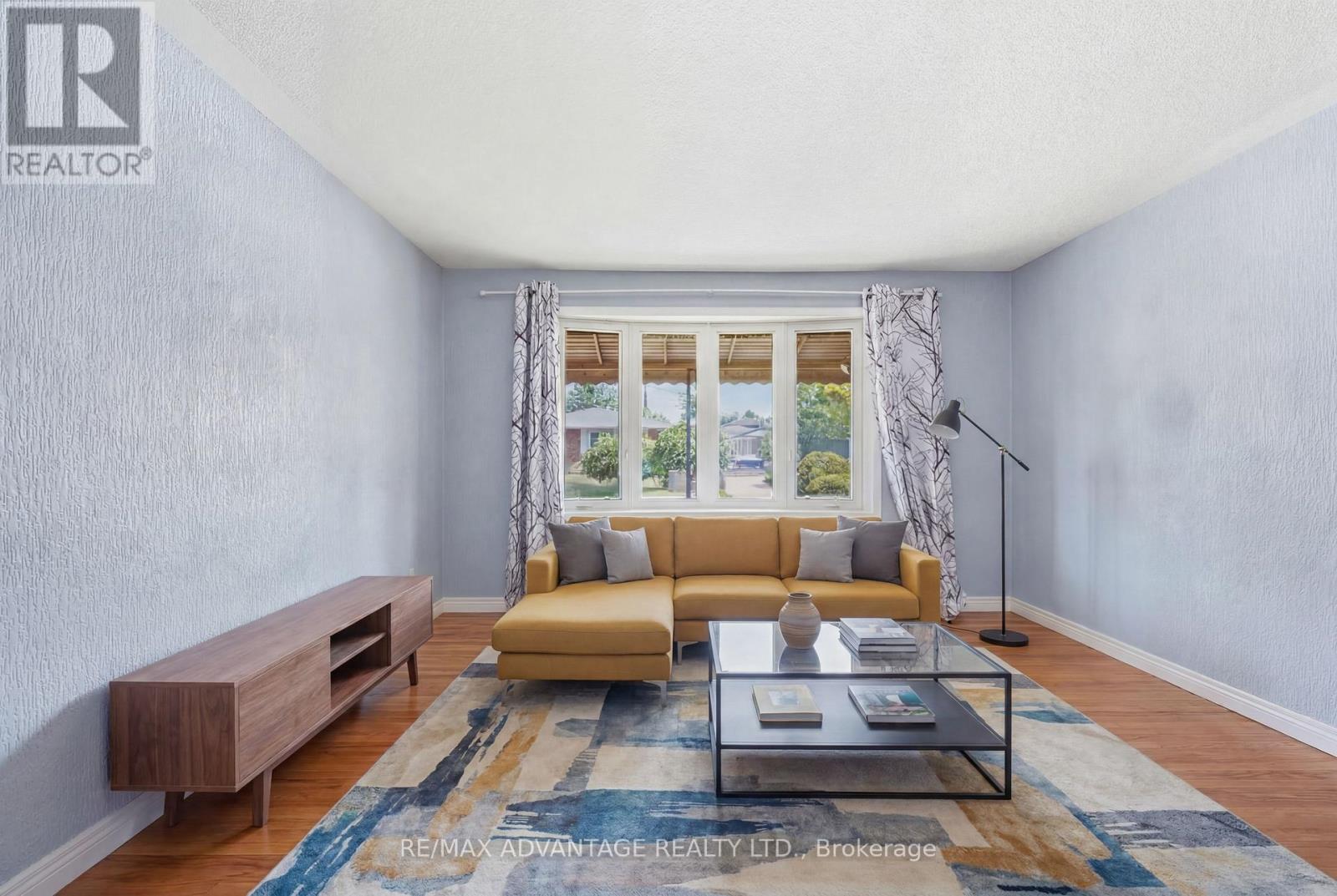 120 CHAMPLAIN CRESCENT - 8