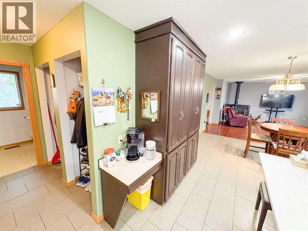 5216 51 Avenue - 14