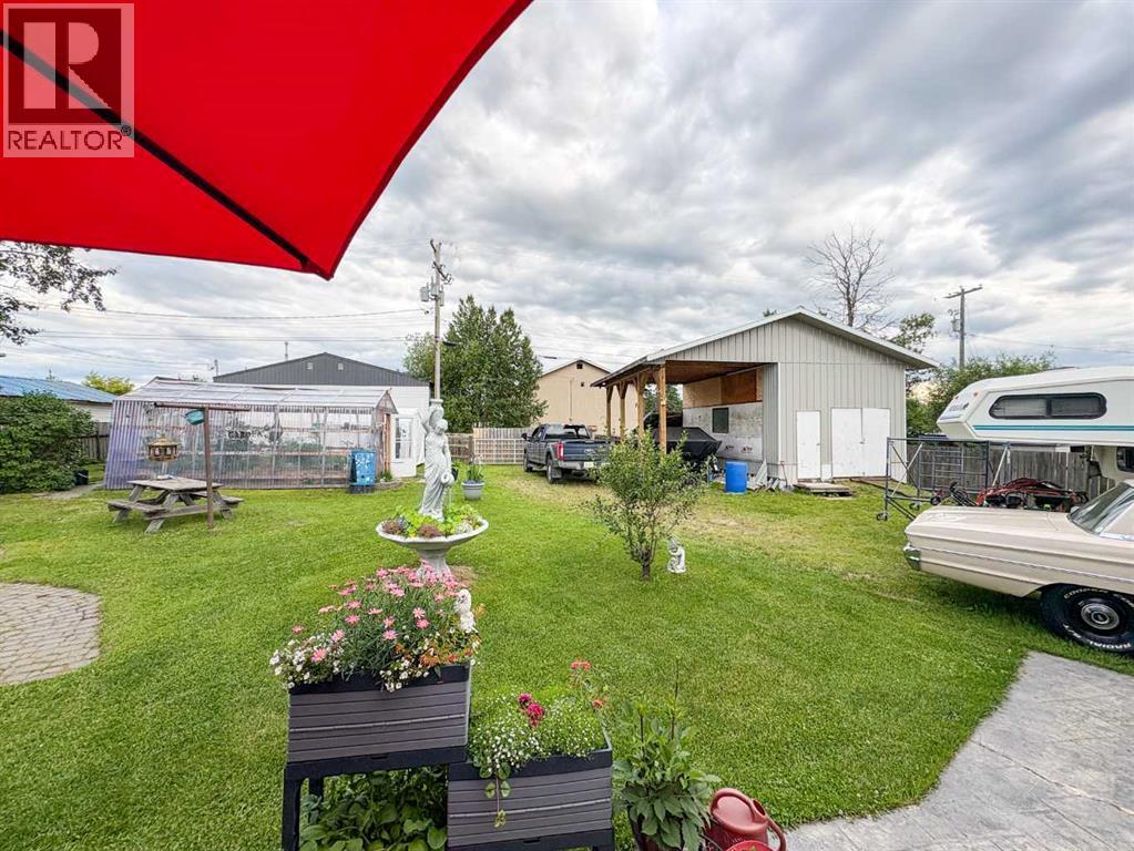 5216 51 Avenue - 6