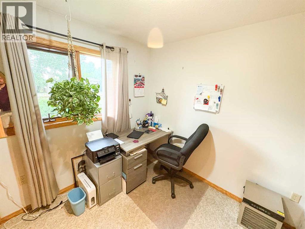 5216 51 Avenue - 23