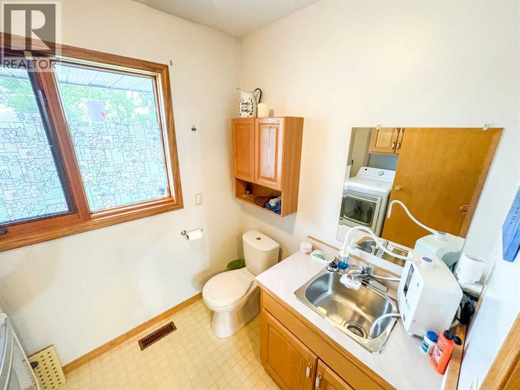 5216 51 Avenue - 25