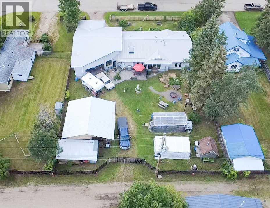 5216 51 Avenue - 3