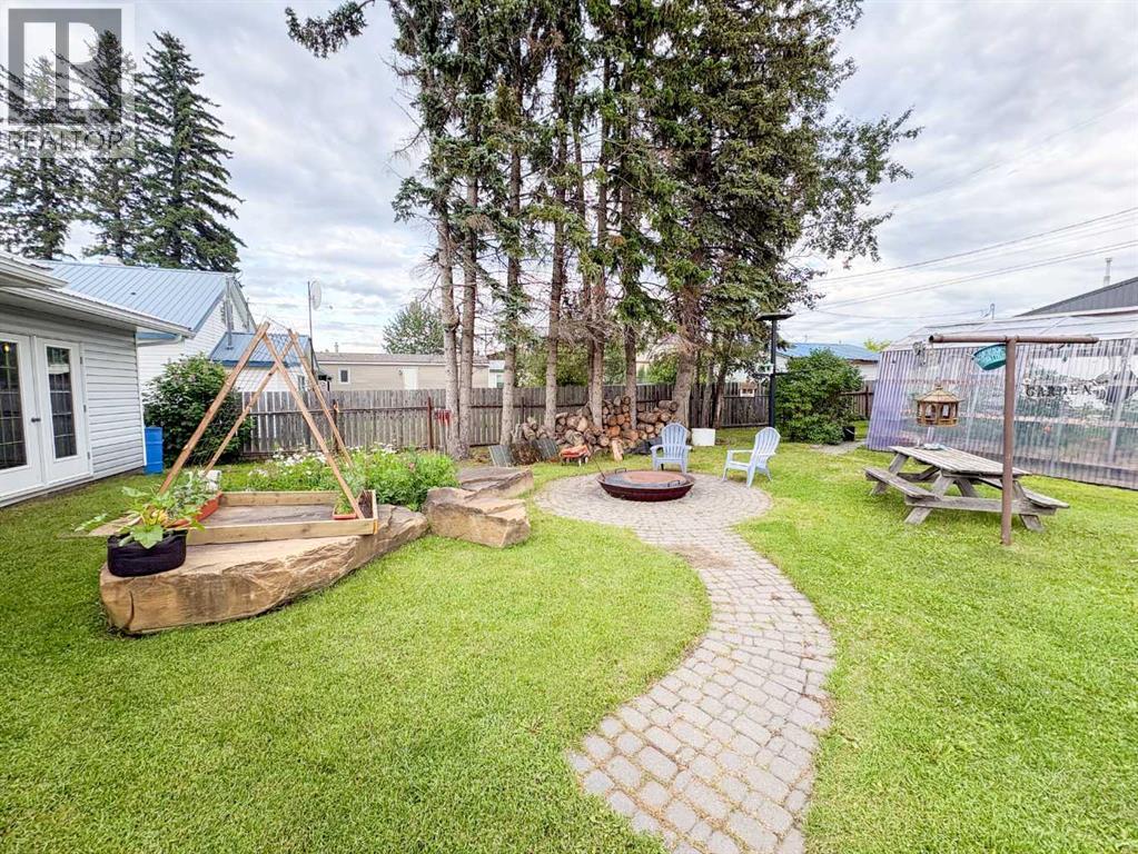5216 51 Avenue - 7