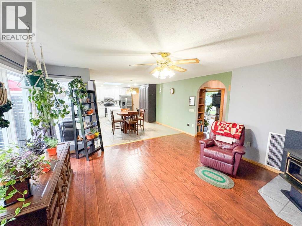 5216 51 Avenue - 17