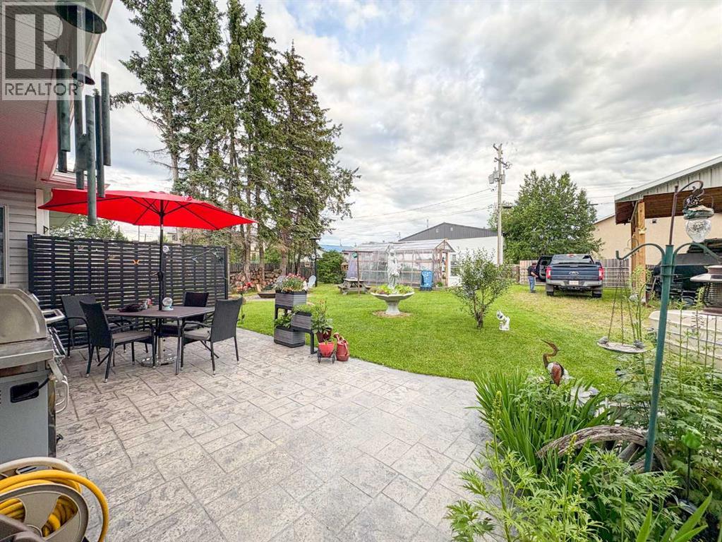 5216 51 Avenue - 4