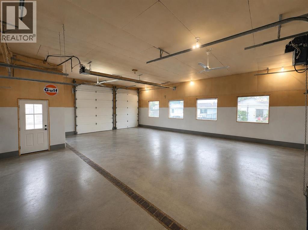 5216 51 Avenue - 2