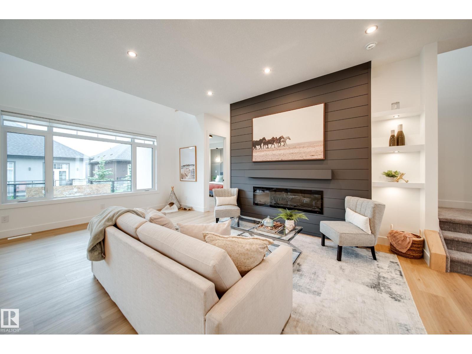 #42 20425 93 AV NW - 2