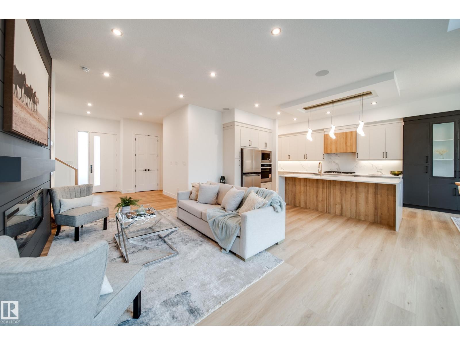 #42 20425 93 AV NW - 12