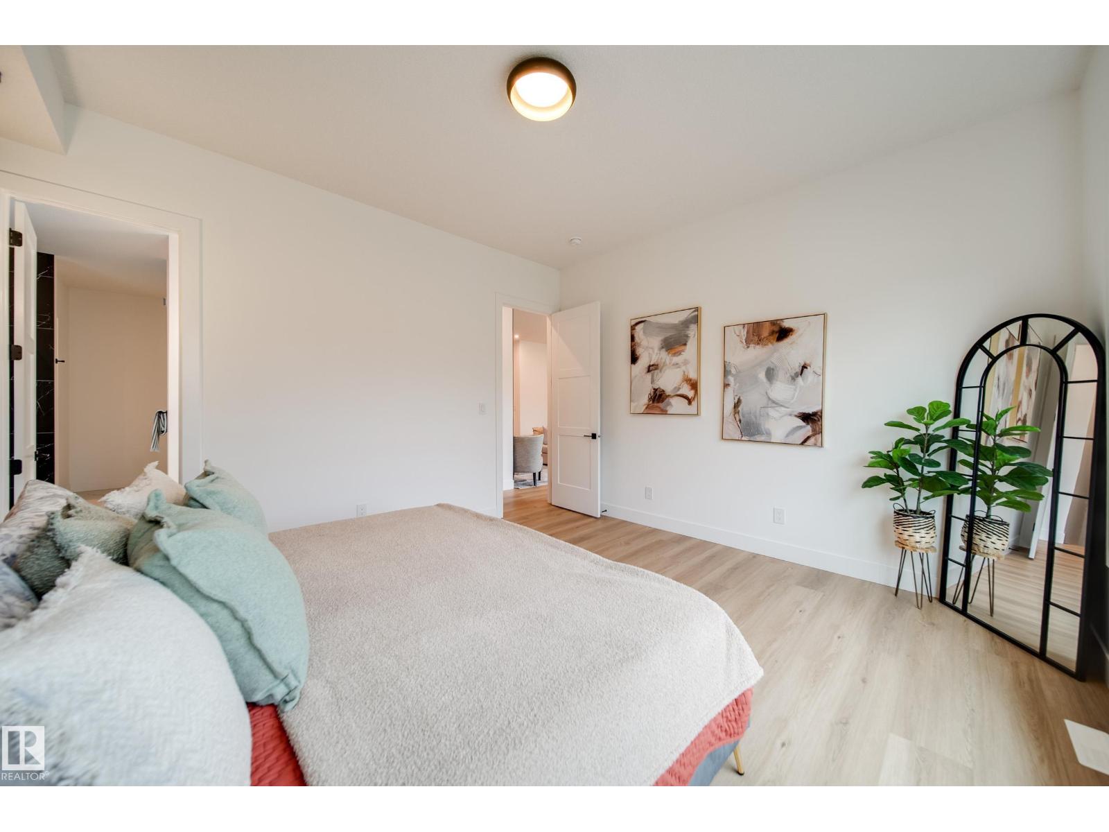 #42 20425 93 AV NW - 7
