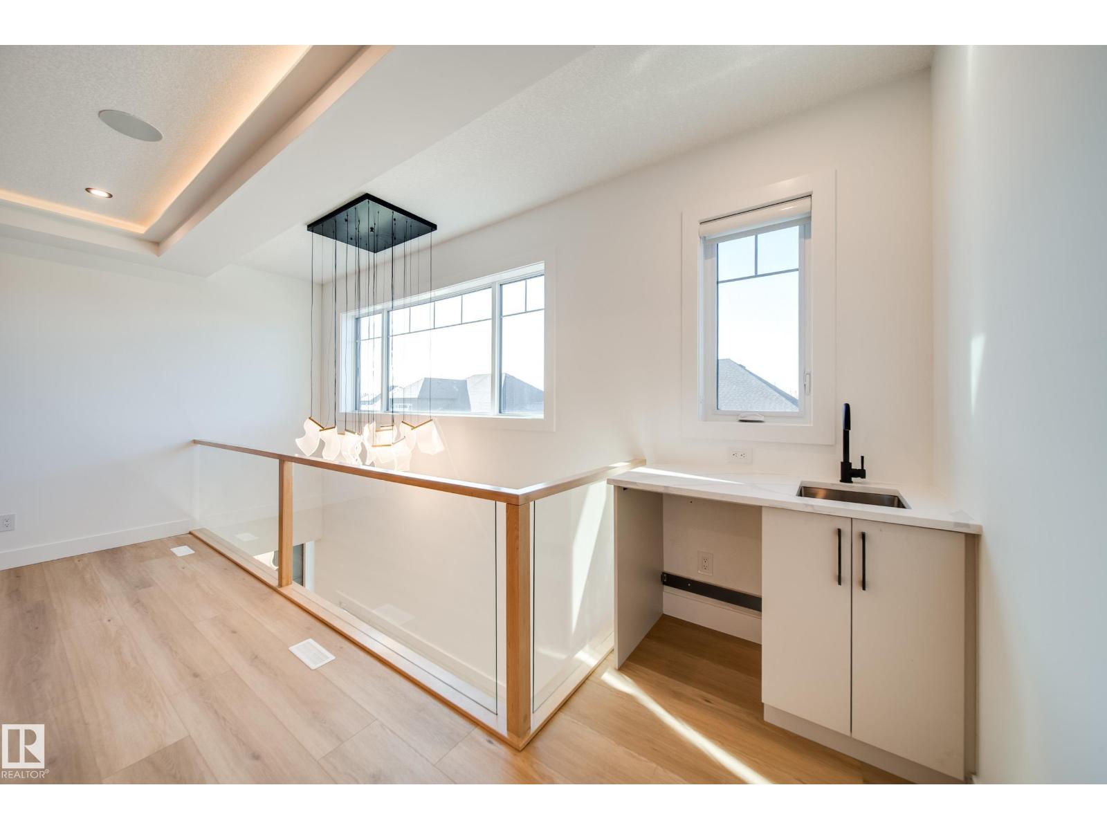 #42 20425 93 AV NW - 40