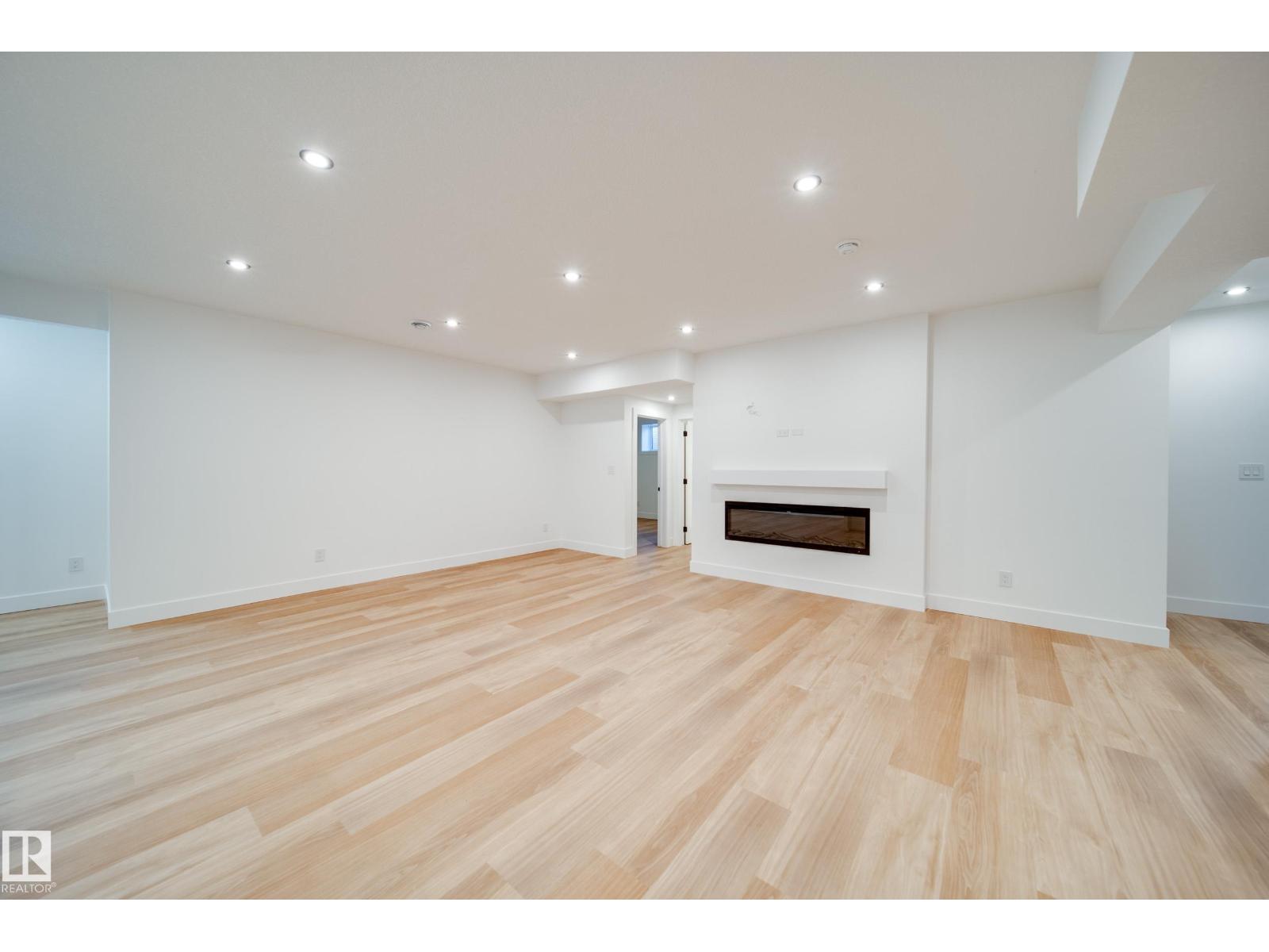 #42 20425 93 AV NW - 43