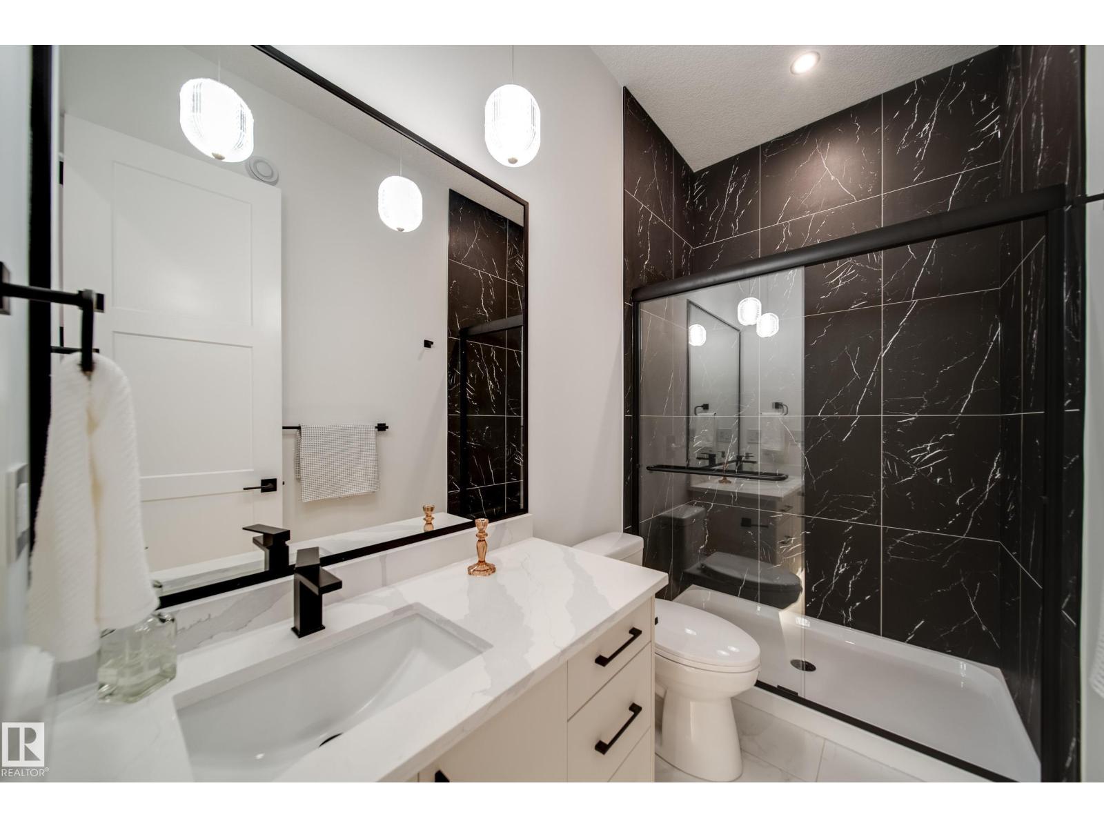 #42 20425 93 AV NW - 37