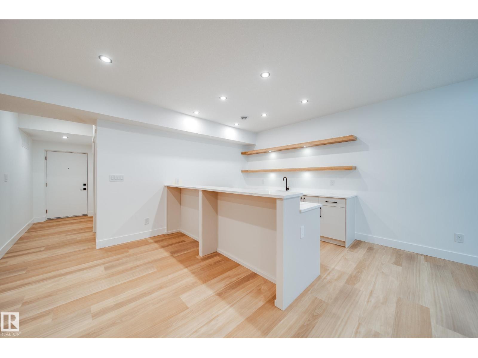 #42 20425 93 AV NW - 48