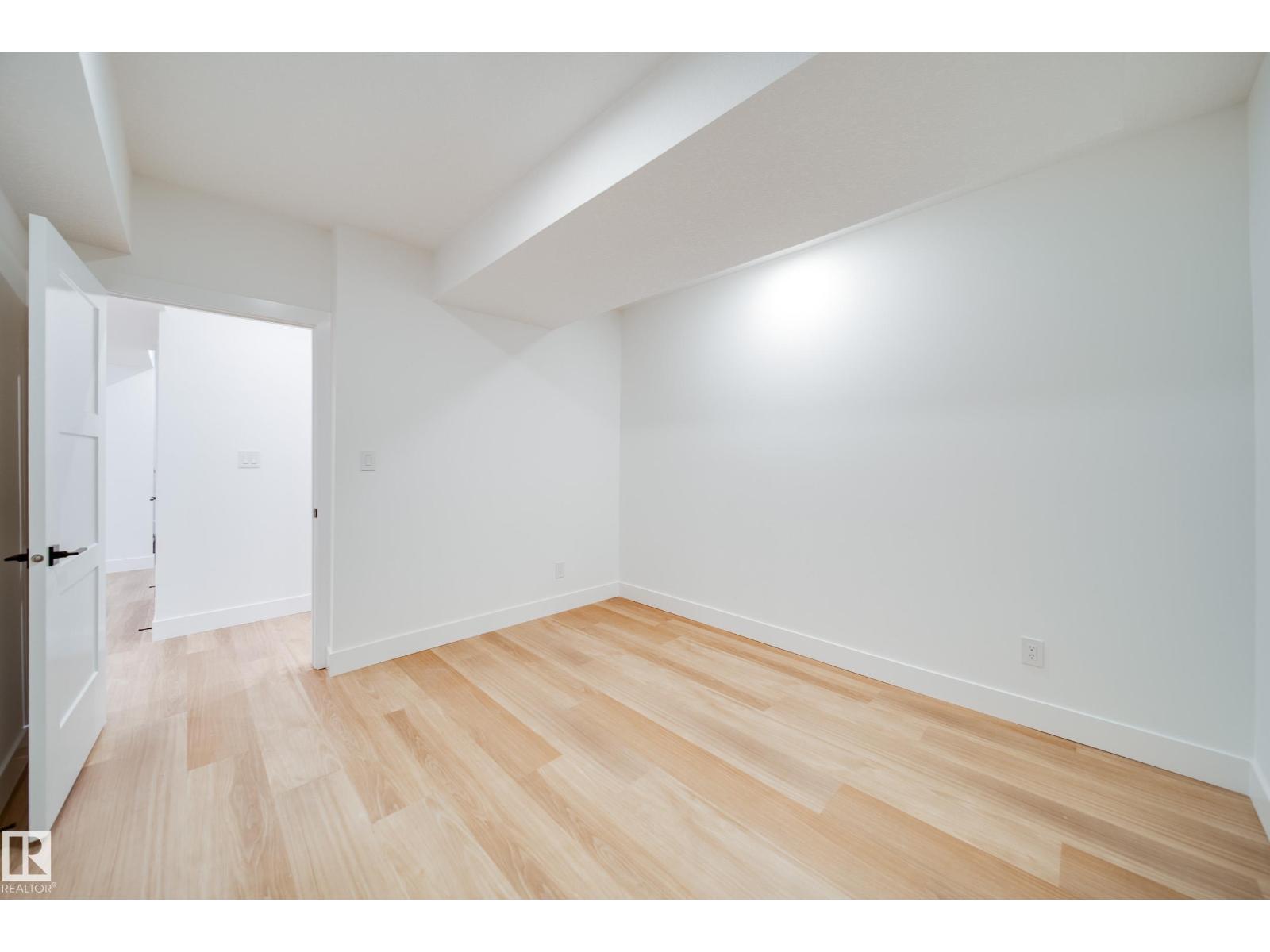 #42 20425 93 AV NW - 51