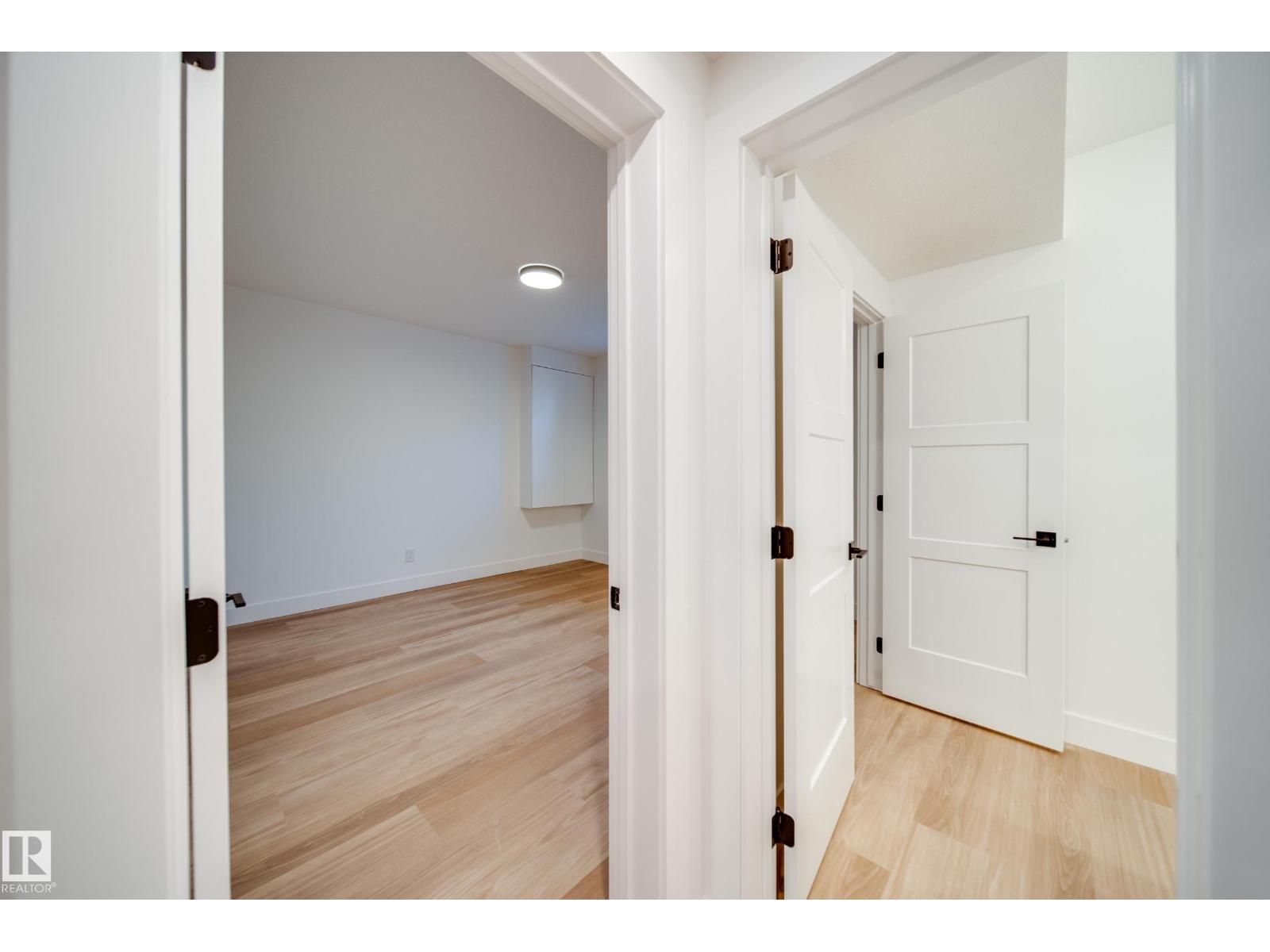 #42 20425 93 AV NW - 52