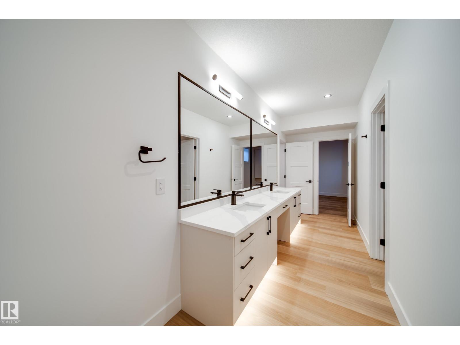 #42 20425 93 AV NW - 56