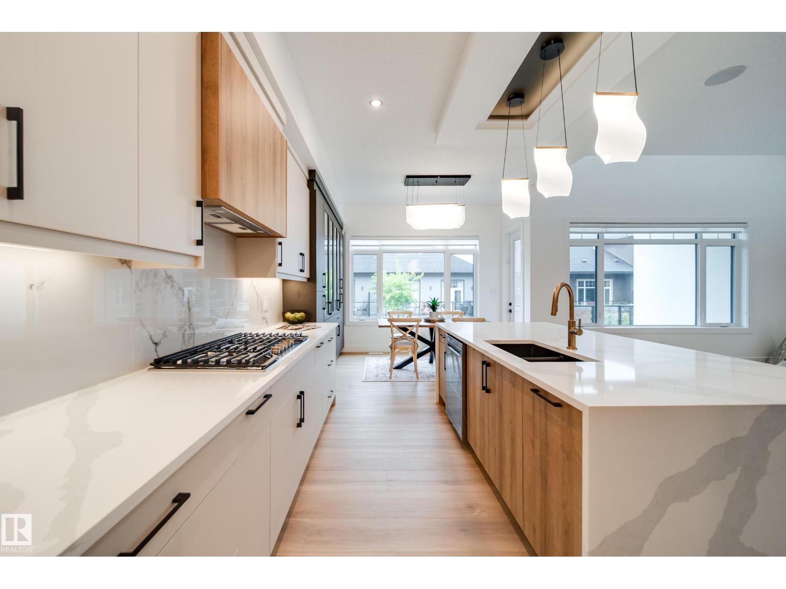 #42 20425 93 AV NW - 24