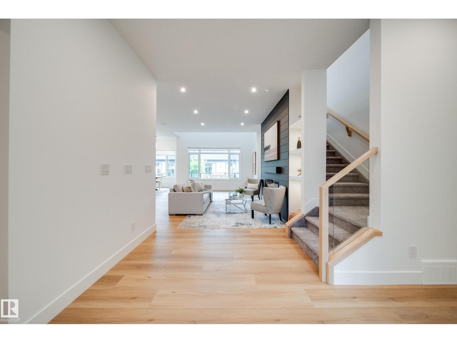 #42 20425 93 AV NW - 33