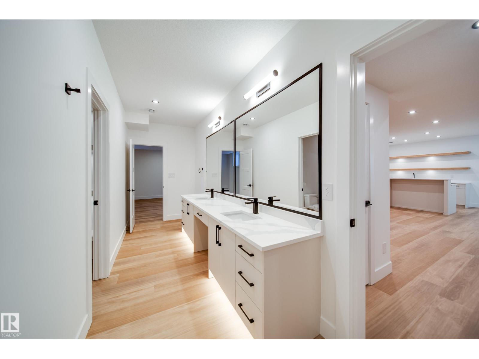 #42 20425 93 AV NW - 55