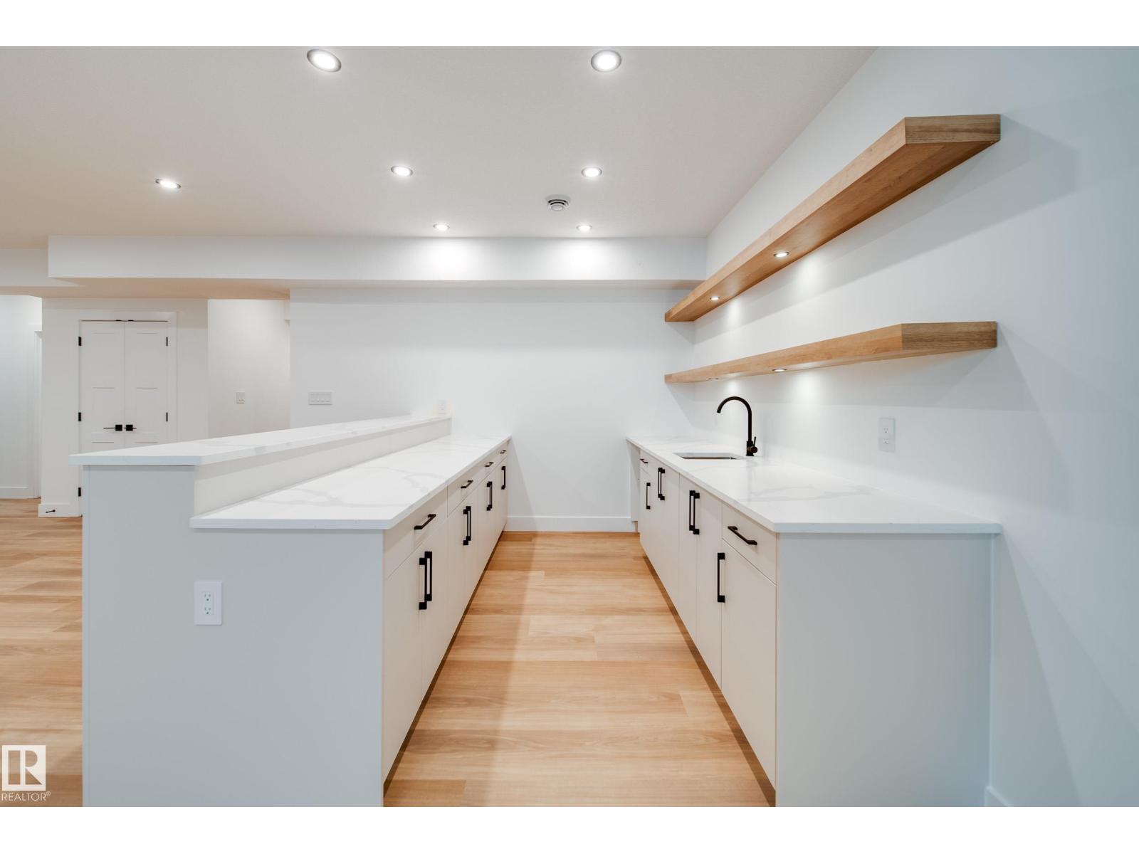 #42 20425 93 AV NW - 47