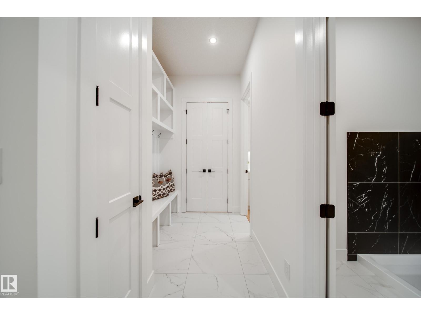 #42 20425 93 AV NW - 30