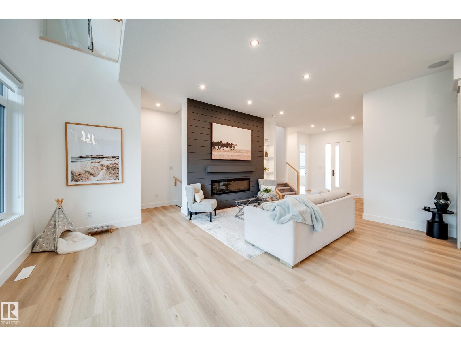 #42 20425 93 AV NW - 3