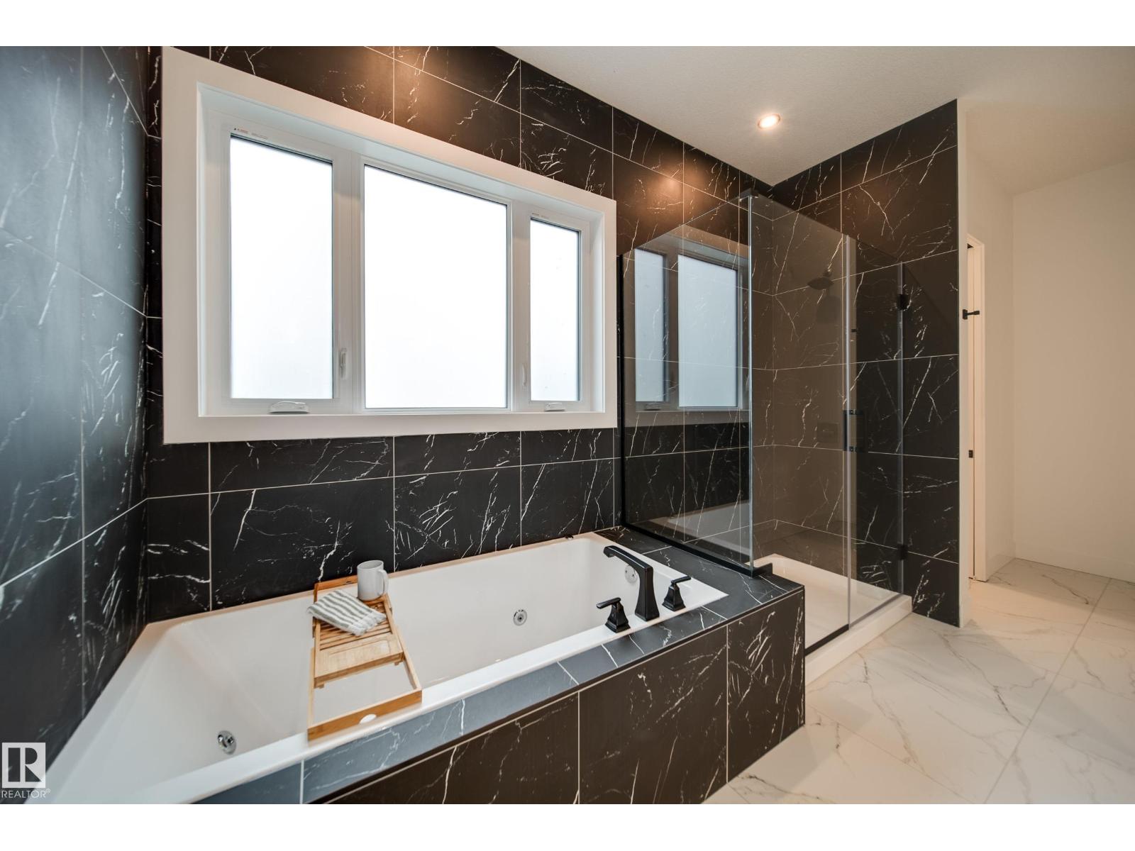 #42 20425 93 AV NW - 9