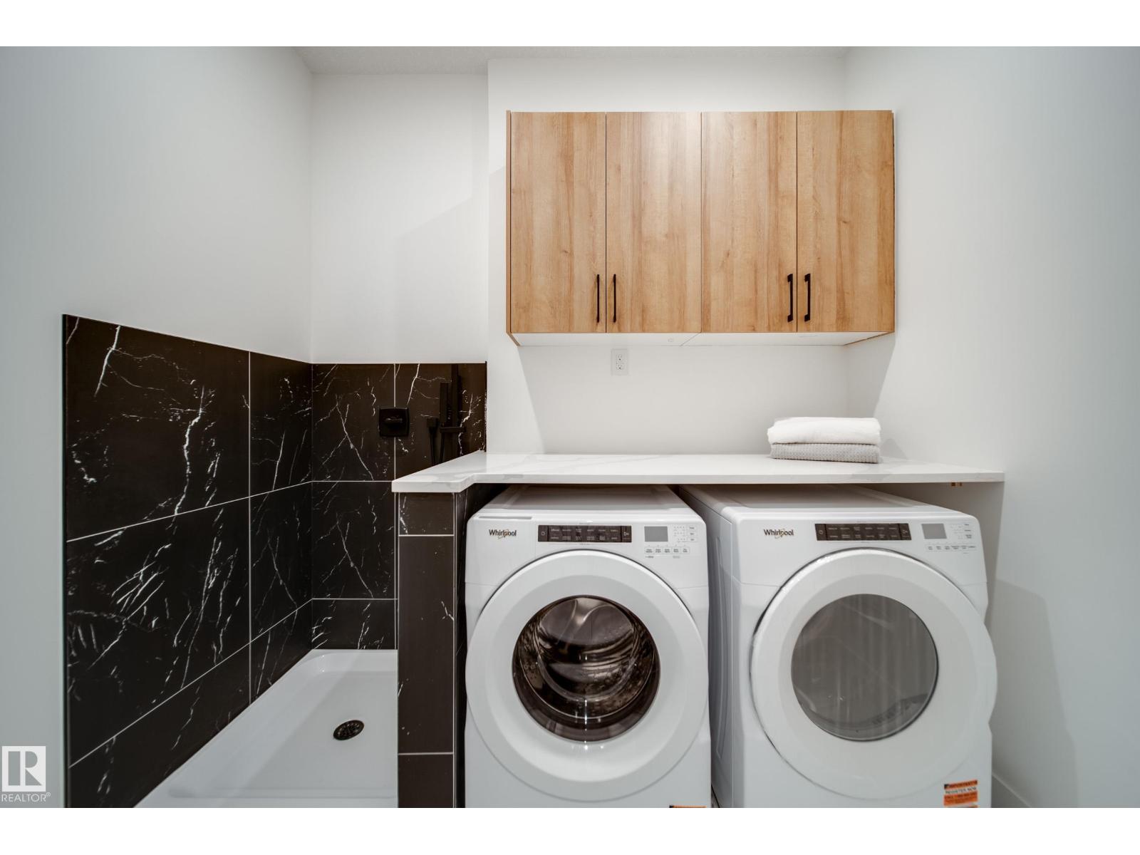 #42 20425 93 AV NW - 31