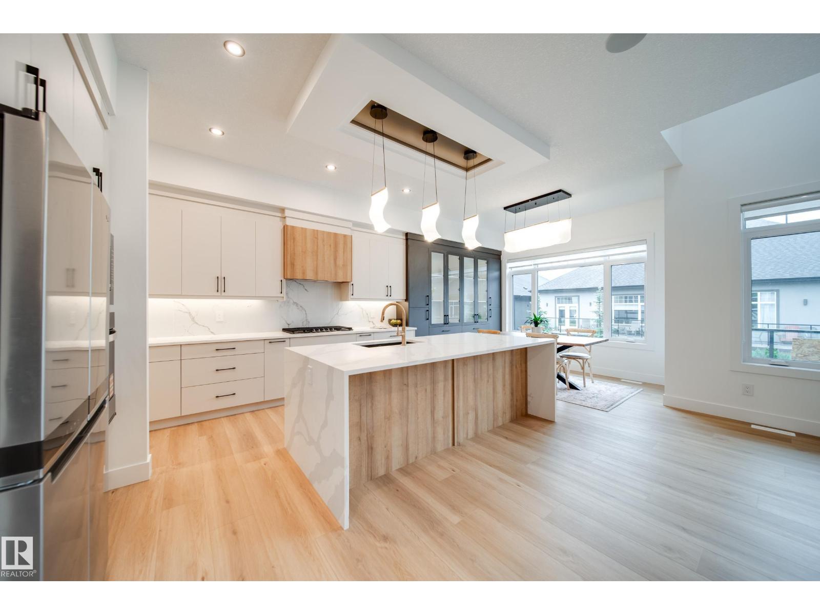#42 20425 93 AV NW - 18