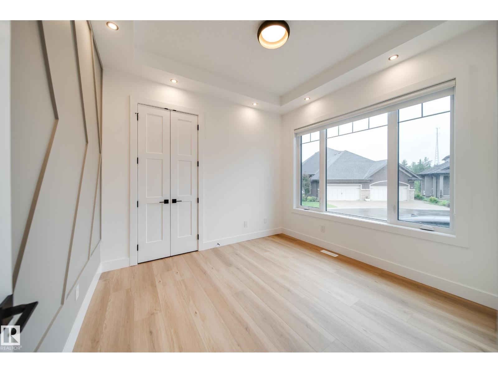 #42 20425 93 AV NW - 36