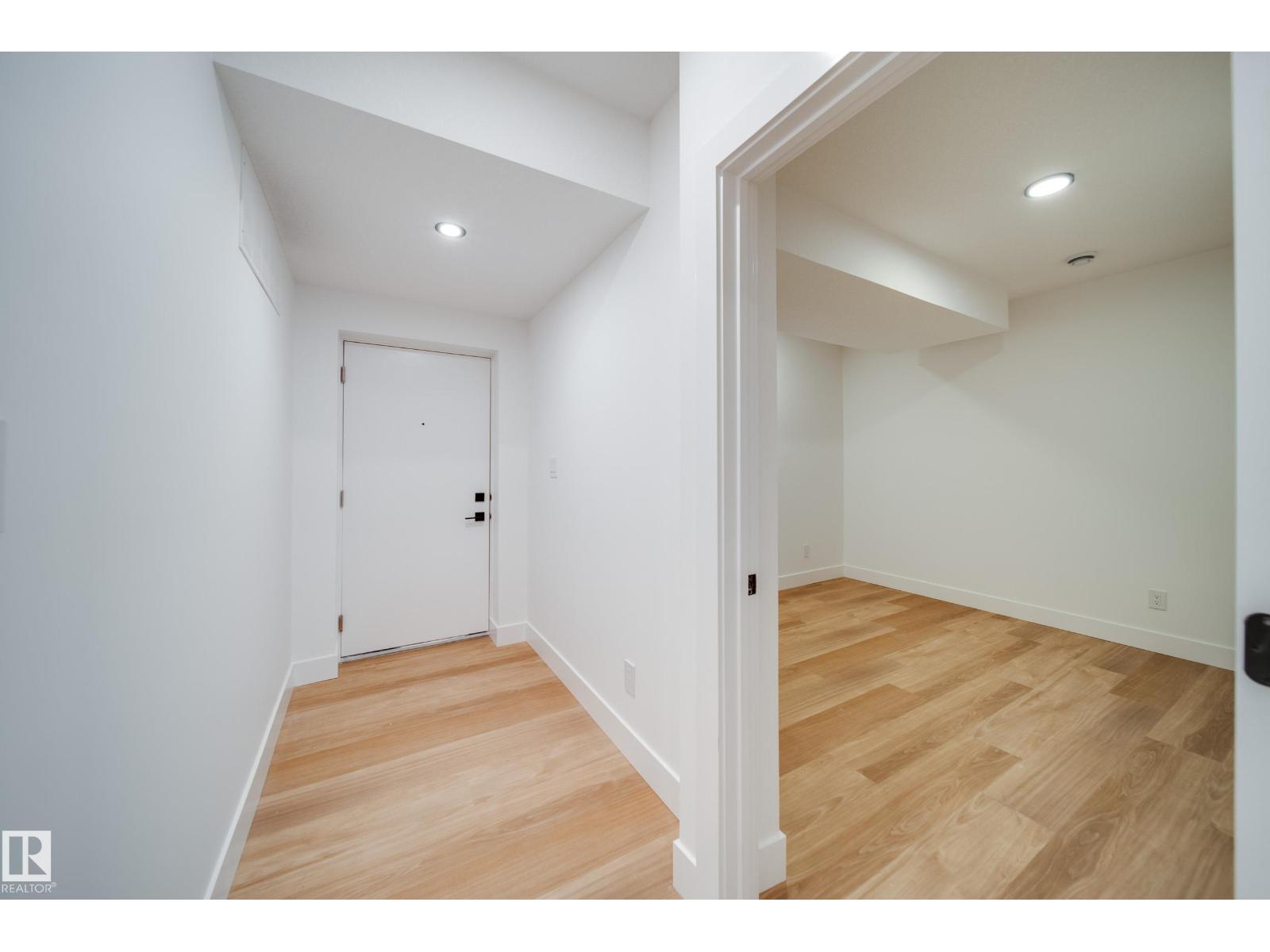 #42 20425 93 AV NW - 49
