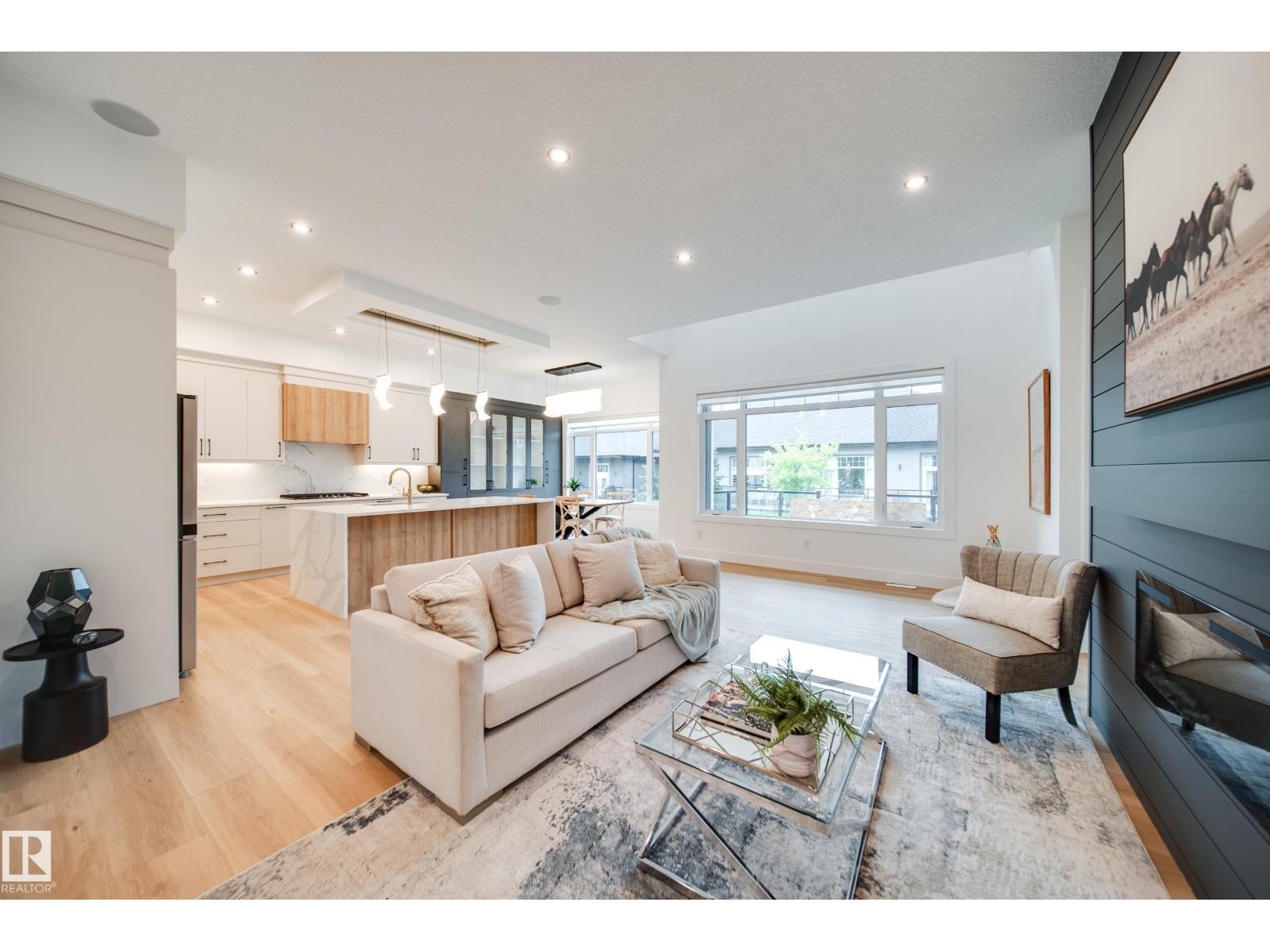 #42 20425 93 AV NW - 17