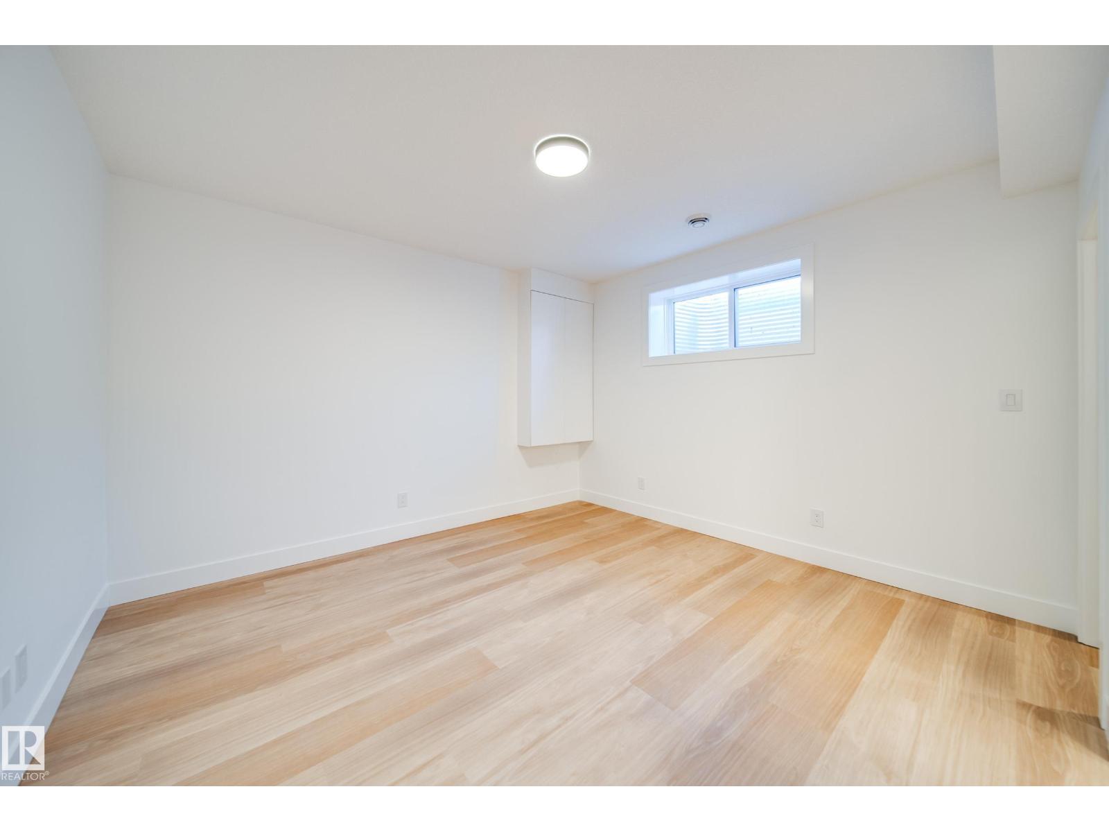 #42 20425 93 AV NW - 60