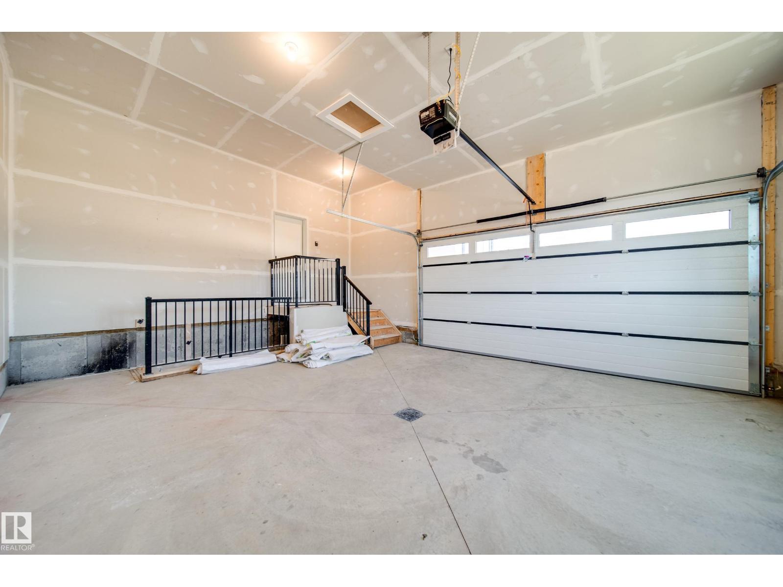 #42 20425 93 AV NW - 64