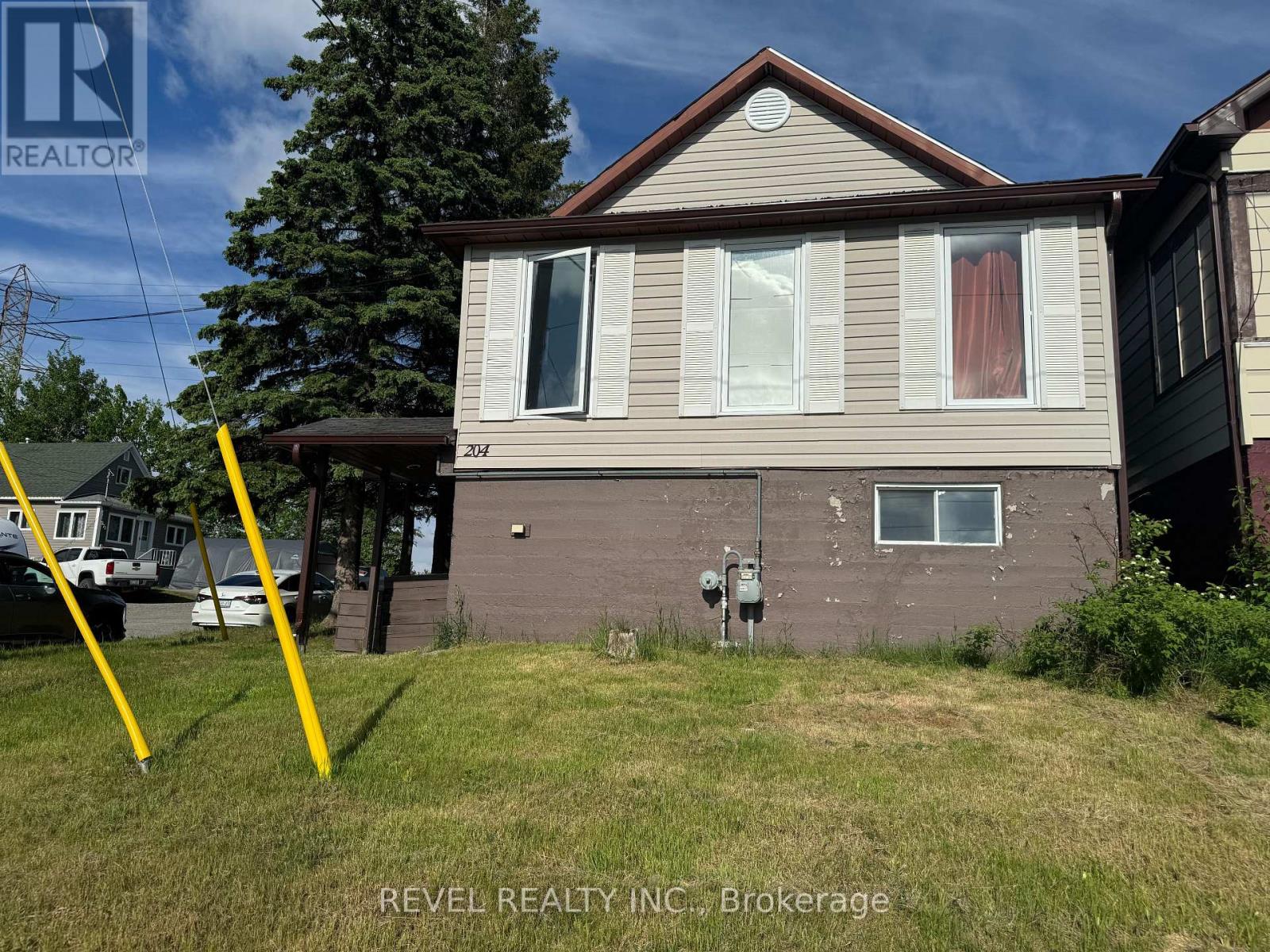 204 LAIDLAW STREET - 1
