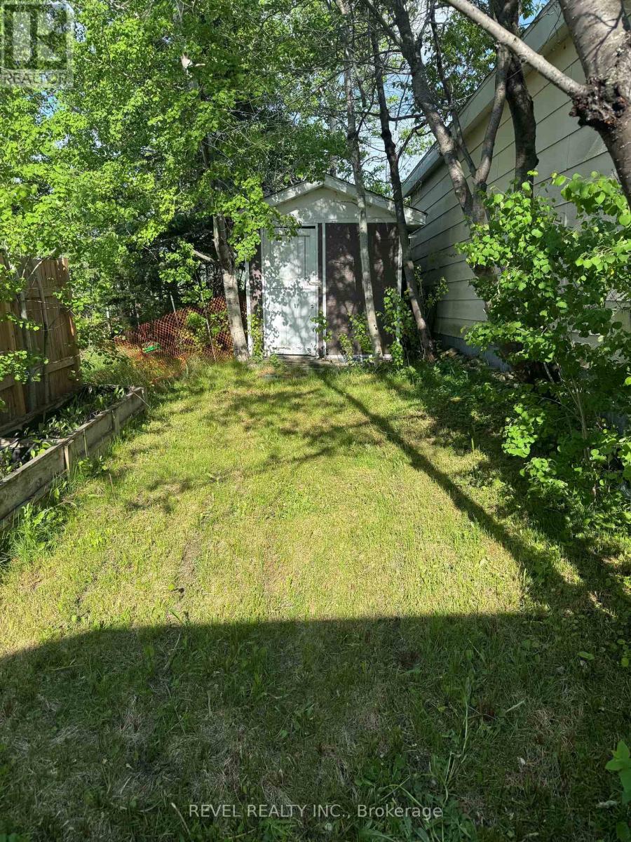 204 LAIDLAW STREET - 4