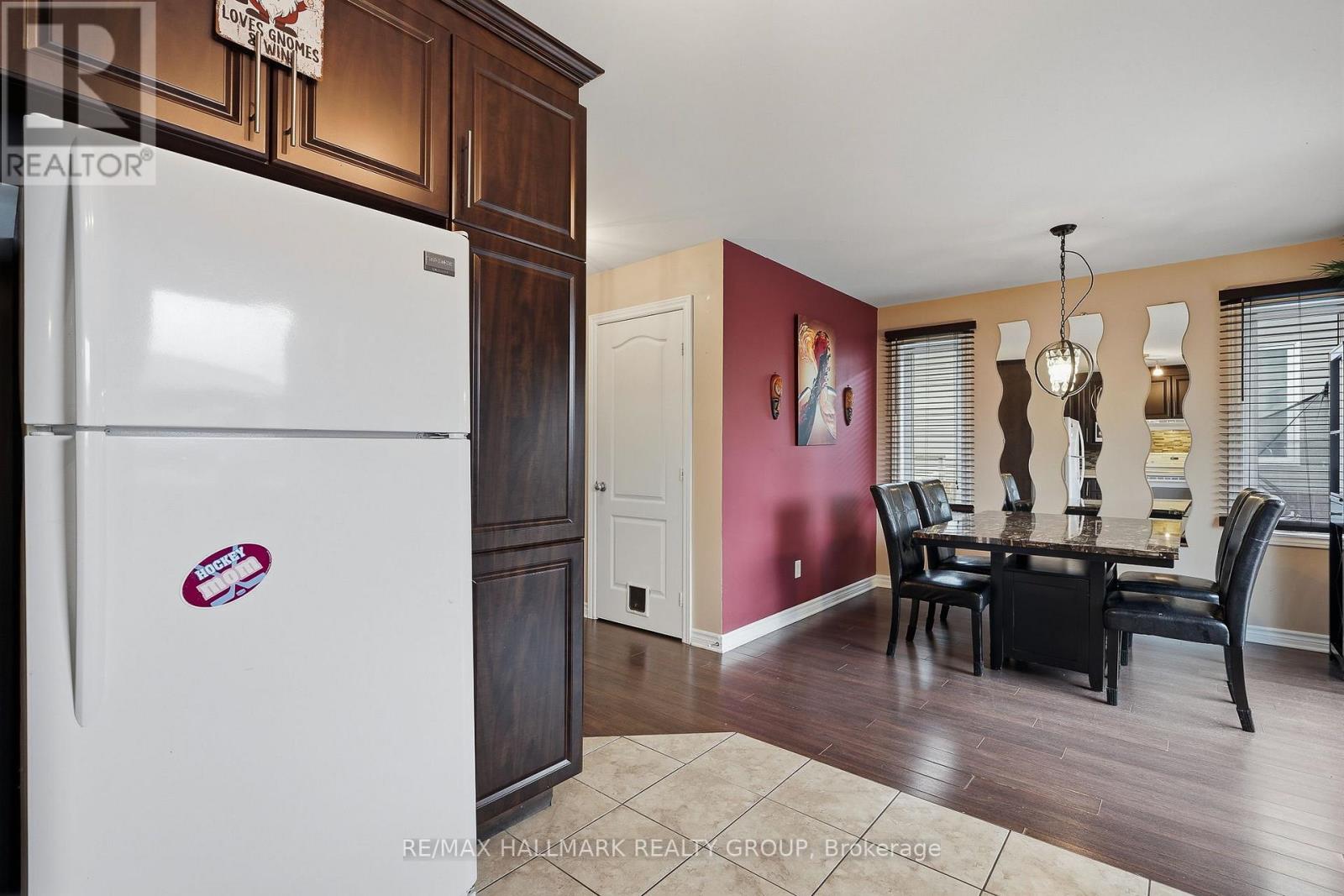 462 DENIS STREET - 16
