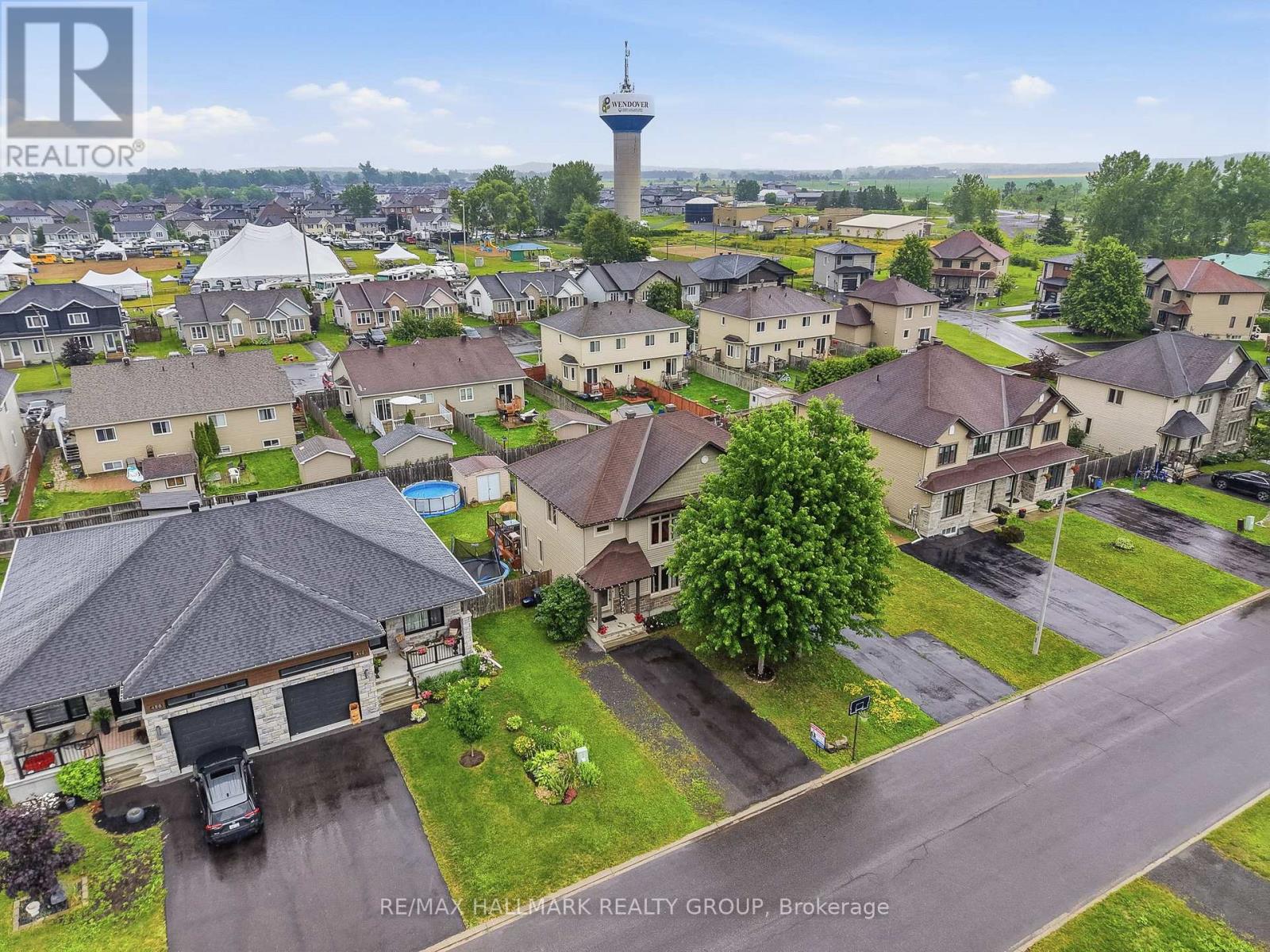 462 DENIS STREET - 2