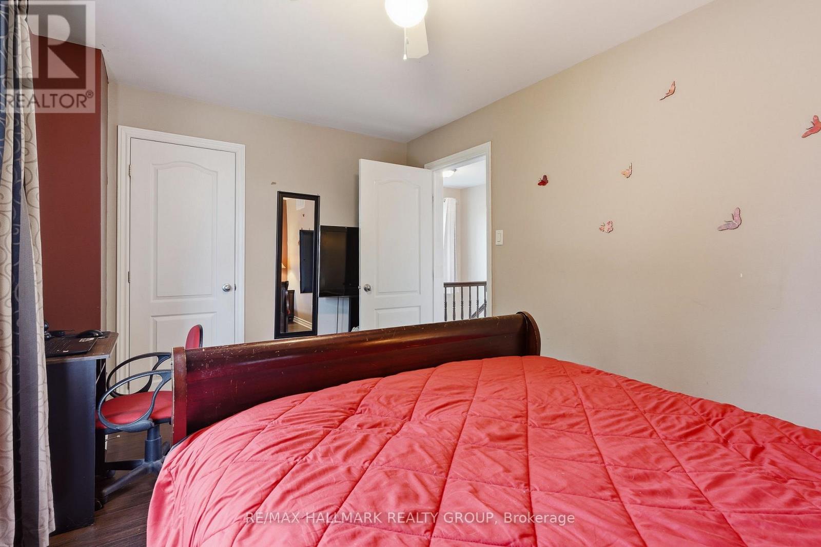 462 DENIS STREET - 23
