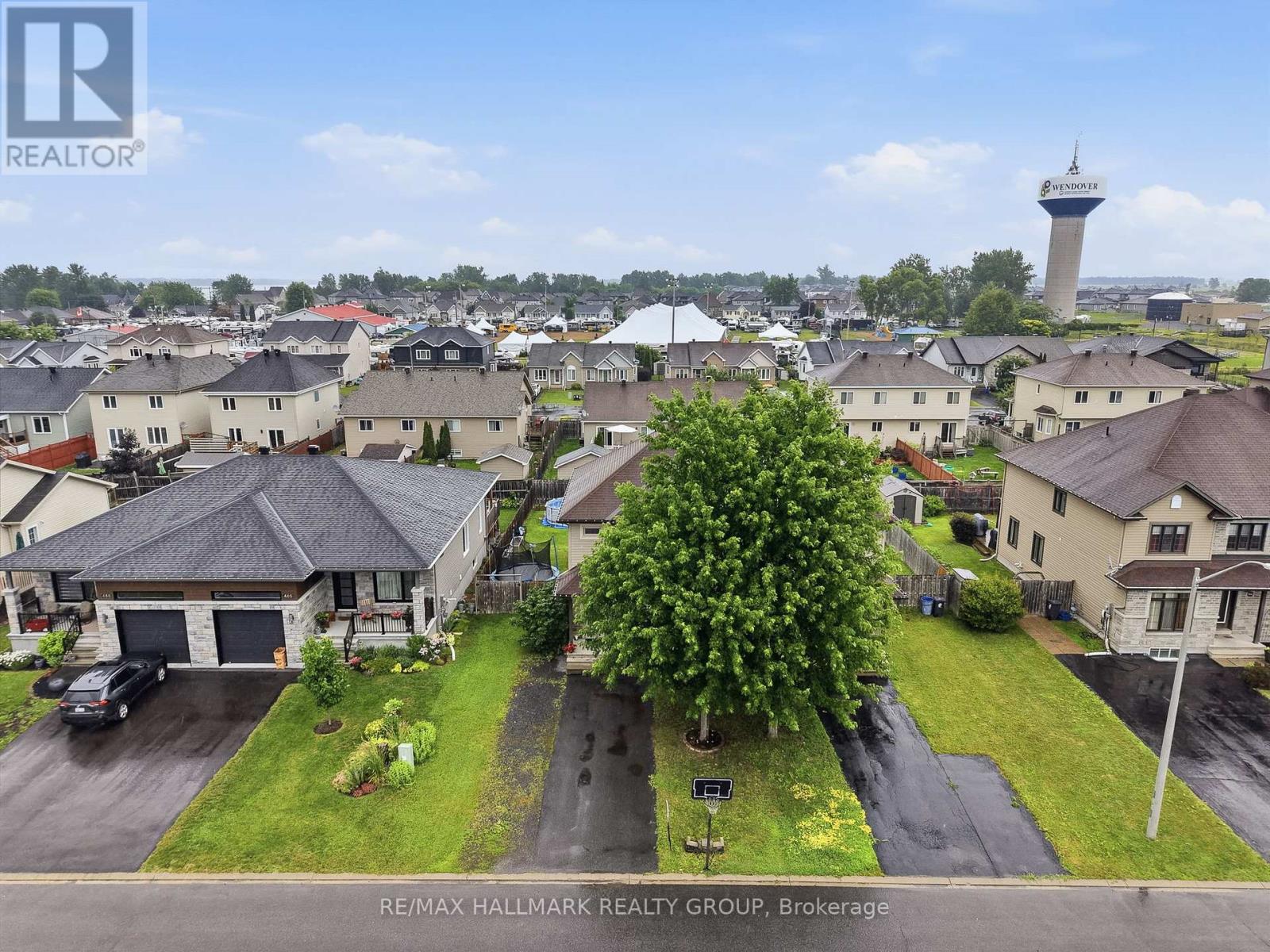 462 DENIS STREET - 27