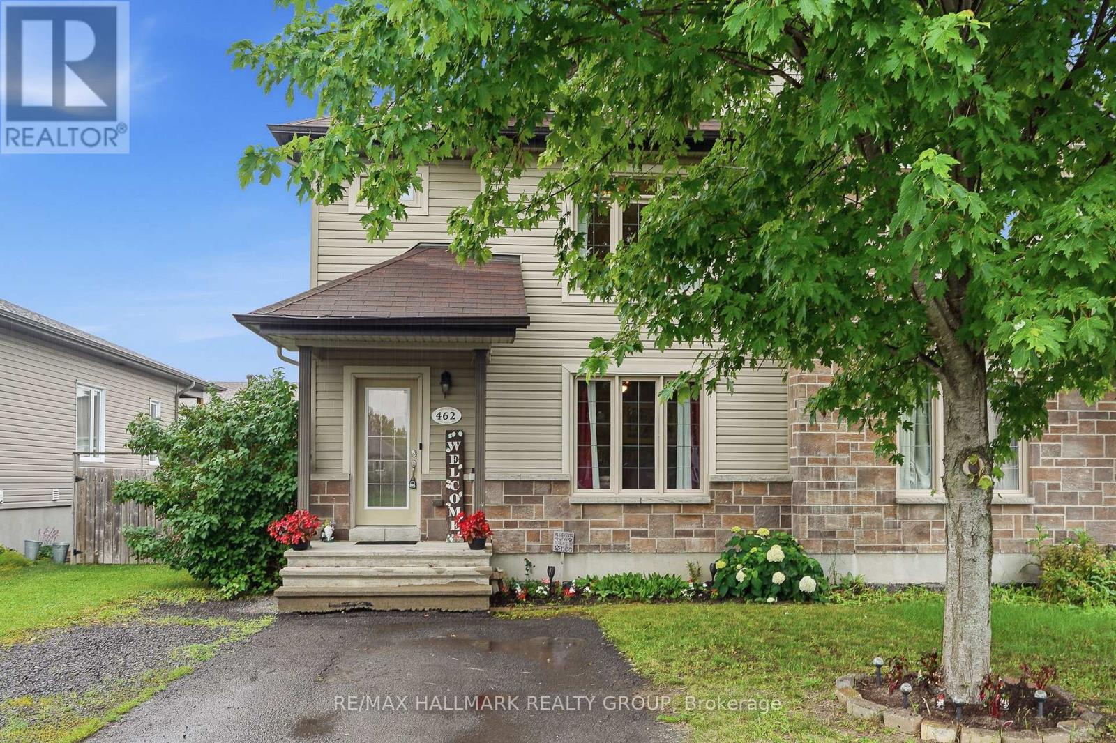462 DENIS STREET - 4