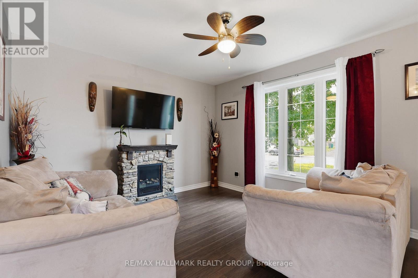 462 DENIS STREET - 7
