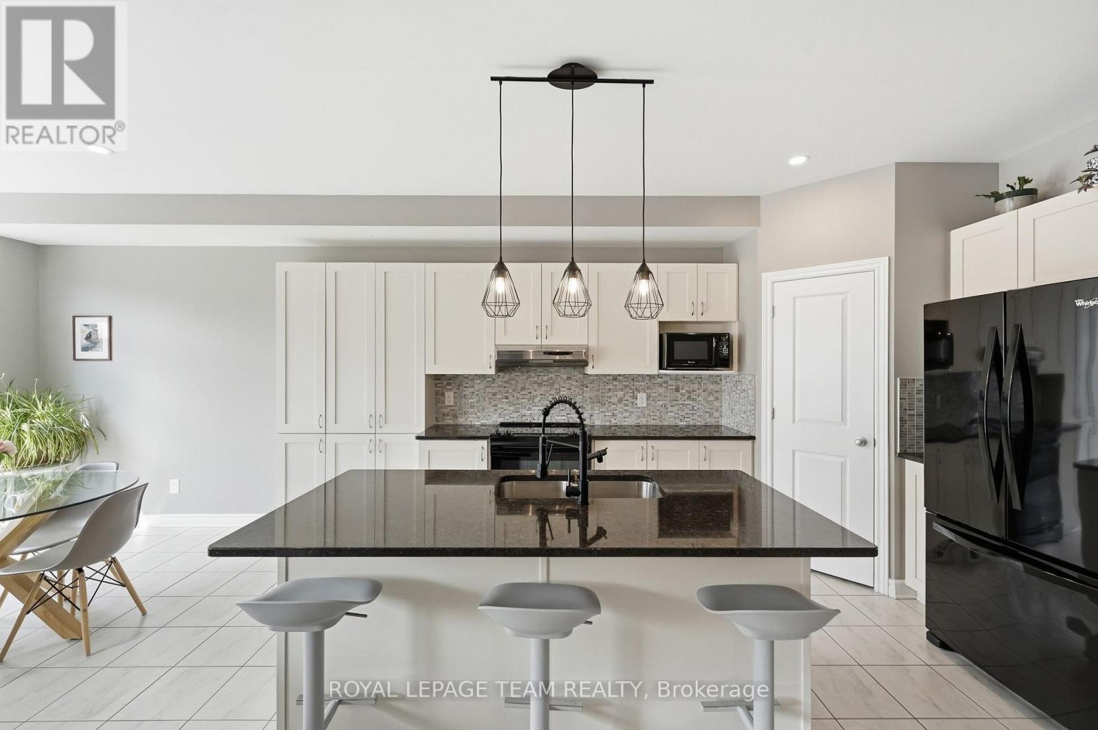 262 HEPATICA WAY, Ottawa. Luxury613. By Peter Sagos - Image 12