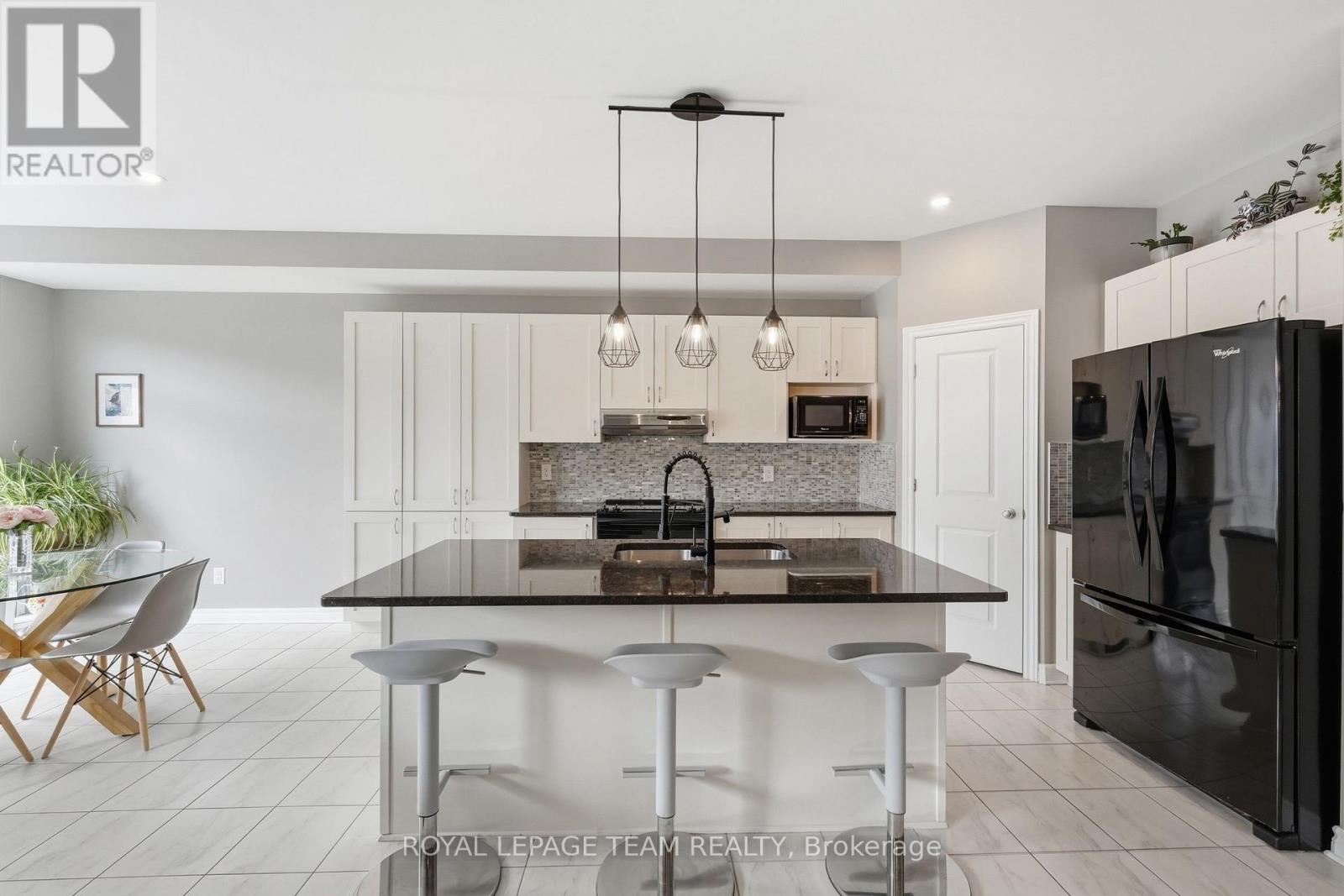 262 HEPATICA WAY, Ottawa. Luxury613. By Peter Sagos - Image 13
